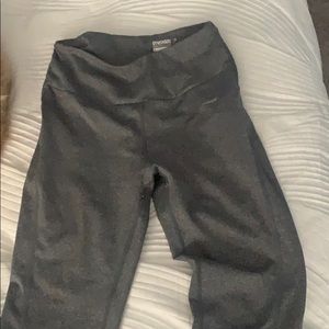 Gym shark leggings